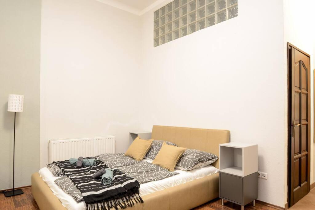 Famous Kiraly Street At Large 3Br 10Ppl @ Central Budapest Exterior foto