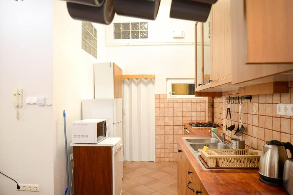 Famous Kiraly Street At Large 3Br 10Ppl @ Central Budapest Exterior foto